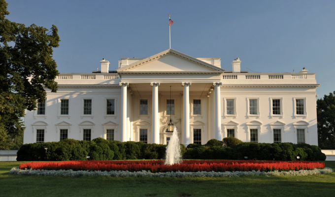 https://commons.wikimedia.org/wiki/File:White_House_Washington.JPG